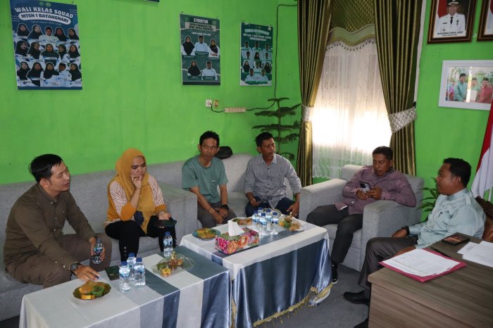 Sambut Tahun Ajaran Baru, MTsN 1 Batang Hari Matangkan Persiapan Silaturahmi Wali Murid Bersama Komite Sambut Tahun Ajaran Baru, MTsN 1 Batang Hari Matangkan Persiapan Silaturahmi Wali Murid Bersama Komite