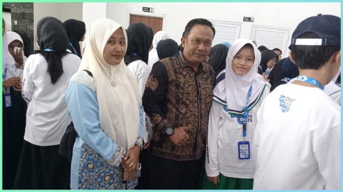 Sinergi Penuh Dukungan: Kepala MTsN 1 Batang Hari dan Guru Pendamping Kawal Ketat Aisyah di Kompetisi OMI Nasional