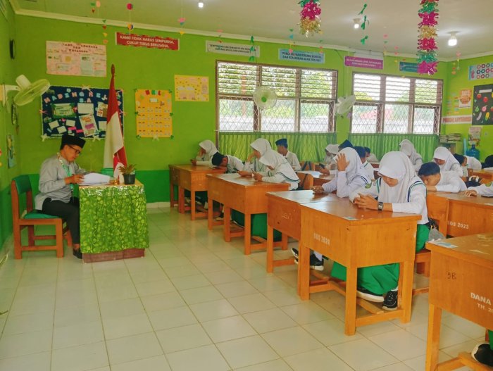 Gebrak Hari Pertama! Siswa MTsN 1 Batang Hari Jajal Soal di ASAS Ganjil