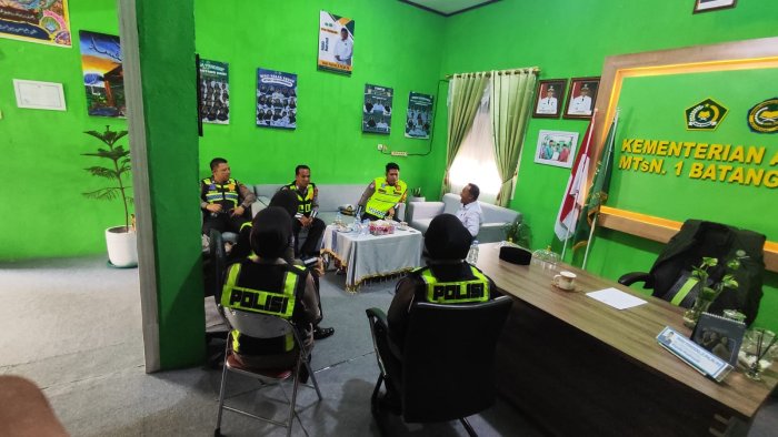 Pererat Silaturahmi, Kepala MTsN 1 Batang Hari Sambut Kunjungan Kasat Lantas Polres Batang Hari