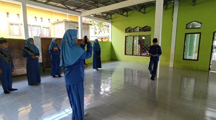 Sambut Hari Guru, Tim Literasi dan OSIM Tunjukkan Kreativitas Pengumuman Lomba Lewat Video Karya Siswa