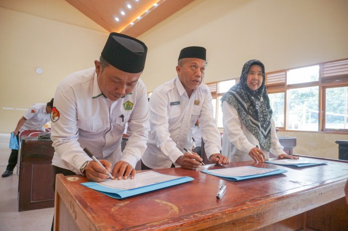 Pertegas Komitmen Antikorupsi dan Profesionalisme, Kepala MTsN 1 Batang Hari Tandatangani Pakta Integritas 2026