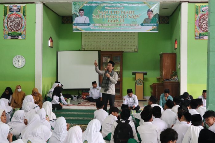 Penuh Khidmat, MTsN 1 Batang Hari Peringati Maulid Nabi Muhammad SAW 1448 H di Musala Madrasah