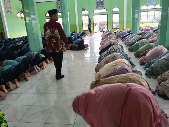 Sholat Berjamaah Jadi Rutinitas, Warga MTsN 1 Batanghari Wujudkan Madrasah Religius