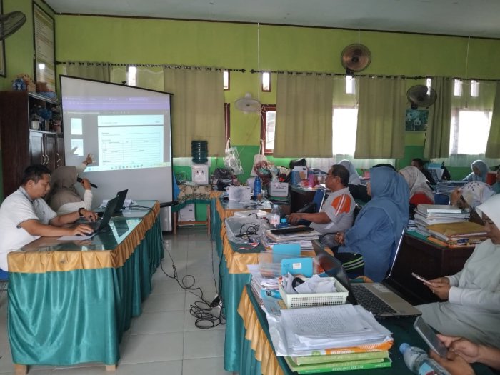 MTsN 1 Batang Hari Gelar Rapat Maraton: Bahas Full Day, RDM, hingga Registrasi Coretax 2025