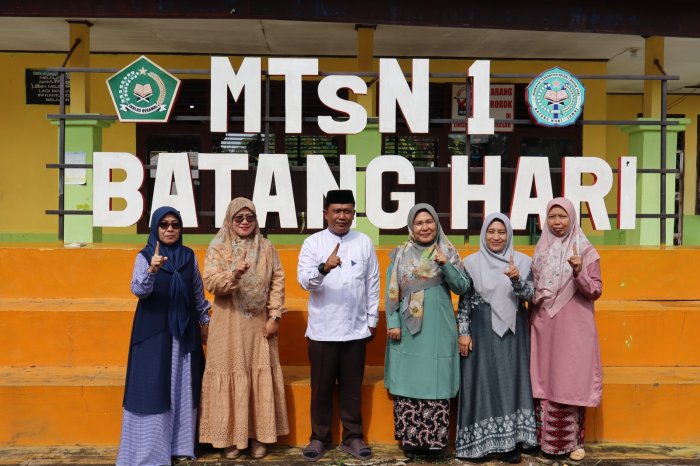 Membangun Jembatan Prestasi, MTsN 1 Batang Hari Sambut Hangat Sosialisasi PPDB dari SMAN 10