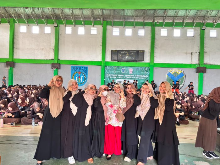 Keren! Guru Seni Budaya sekaligus Wakasis MTsN 1 Batang Hari Dipercaya Latih Tim Serenada Kabupaten untuk HUT RI ke-81 Keren! Guru Seni Budaya sekaligus Wakasis MTsN 1 Batang Hari Dipercaya Latih Tim Serenada Kabupaten untuk HUT RI ke-81