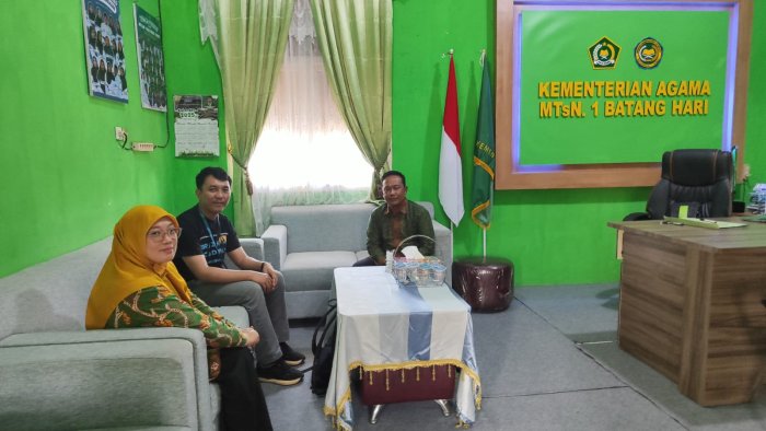 Sambut OMI Nasional, Aisyah Sharliz Anira Dapat Bimbingan Khusus Hasil Kolaborasi MTsN 1 Batang Hari & Ruang Guru