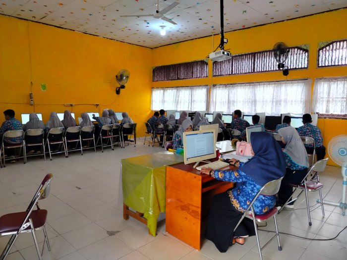 Inovasi Pembelajaran: MTsN 1 Batang Hari Dorong Literasi Digital Siswa Kelas 9