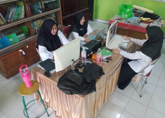 Tiga Guru Terbaik MTsN 1 Batang Hari Ikuti Orientasi PPG di Universitas Jambi via Zoom