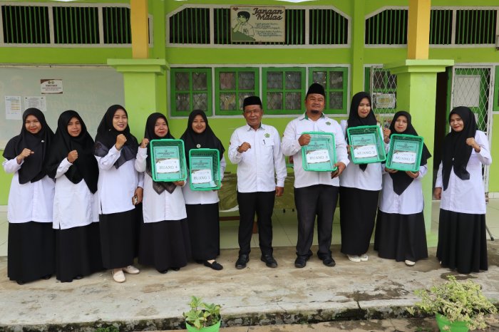 Inovatif, MTsN 1 Batang Hari Gelar Hari Pertama Ujian ASA Kelas 9 Secara Daring via Smartphone