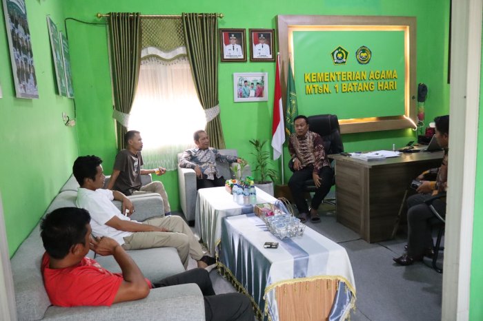 Sambut Kunjungan Kabid Penmad Kanwil Kemenag Jambi, MTsN 1 Batang Hari Pererat Silaturahmi dan Koordinasi