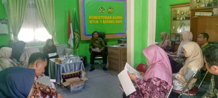 Tingkatkan Mutu Pendidikan, MTsN 1 Batang Hari Gelar Rapat Tim Kerja Zona Integritas