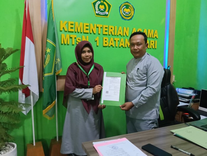 Lulus Seleksi PPPK, Bu Ratnaningsih Lapor Diri dan Siap Mengabdi di MTsN 1 Batang Hari