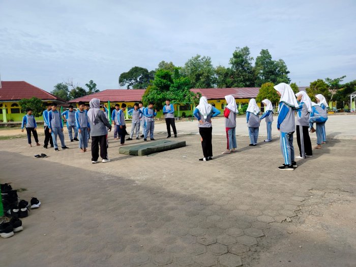 Tingkatkan Kualitas Pembelajaran PJOK, Supervisor Tinjau KBM Dra. Adri Yanti di MTsN 1 Batang Hari
