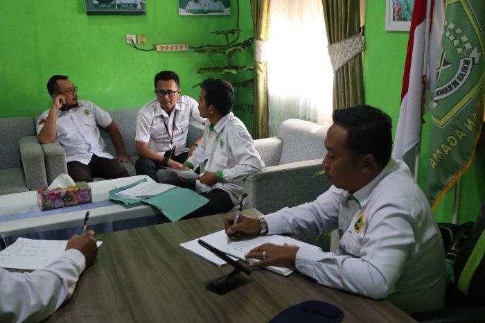 Matangkan Persiapan Tes Jalur Prestasi, Panitia PMBM Gelar Rapat Khusus di Ruang Kepala Madrasah Matangkan Persiapan Tes Jalur Prestasi, Panitia PMBM Gelar Rapat Khusus di Ruang Kepala Madrasah