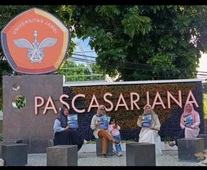 Guru MTsN 1 Batang Hari Terima Sertifikat Pendidik