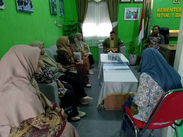 Matangkan Persiapan Perpisahan, Pimpinan MTsN 1 Batang Hari Gelar Rapat Koordinasi Serah Terima Siswa Kelas 9