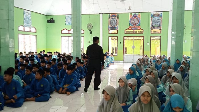 Peningkatan Iman dan Taqwa: MTsN 1 Batang Hari Gelar Kegiatan Keagamaan Rutin Jumat Pagi