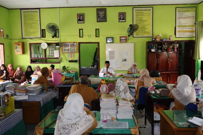 MTsN 1 Batang Hari Gelar Rapat Pembentukan Panitia Empat Agenda Besar Madrasah MTsN 1 Batang Hari Gelar Rapat Pembentukan Panitia Empat Agenda Besar Madrasah
