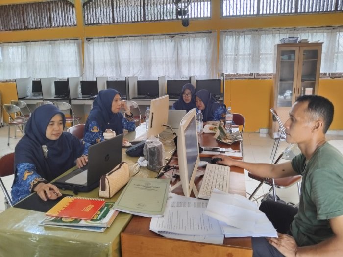 Detil dan Akuntabel: Tim 5 ZI MTsN 1 Batang Hari Siapkan Bukti Fisik Terbaik untuk Penilaian