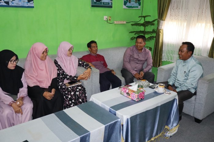 Pererat Silaturahmi, Staf Tata Usaha Gelar Pertemuan dan Perkenalan Bersama Kaur TU MTsN 1 Batang Hari yang Baru Pererat Silaturahmi, Staf Tata Usaha Gelar Pertemuan dan Perkenalan Bersama Kaur TU MTsN 1 Batang Hari yang Baru