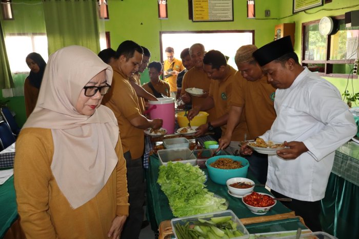 Sambut Ramadan dengan Suka Cita, Keluarga Besar MTsN 1 Batang Hari Gelar Doa dan Makan Bersama
