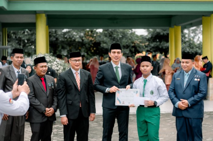 Araz Jiyan Marza Siswa MTsN 1 Batang Hari Raih Penghargaan di HAB ke-80 