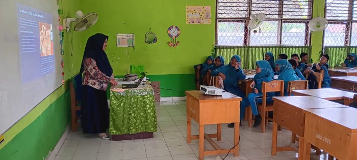 Ibu Adriyanti Laksanakan Supervisi mata pelajaran Prakarya, Dampingi Proses Mengajar Bu Arini Novriawati