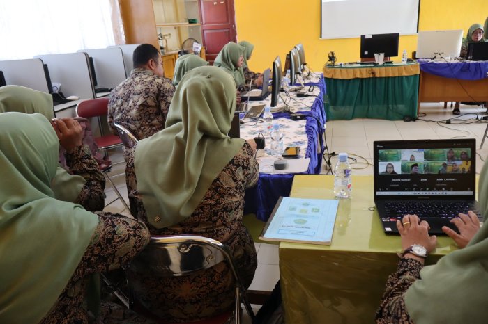 Langkah Tegas Menuju WBK, Tim ZI MTsN 1 Batang Hari Ikuti Penilaian Pendahuluan secara Daring