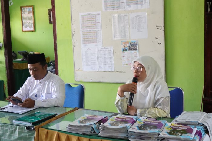 Waka Akademik MTsN 1 Batang Hari Sosialisasikan Projek Kokurikuler